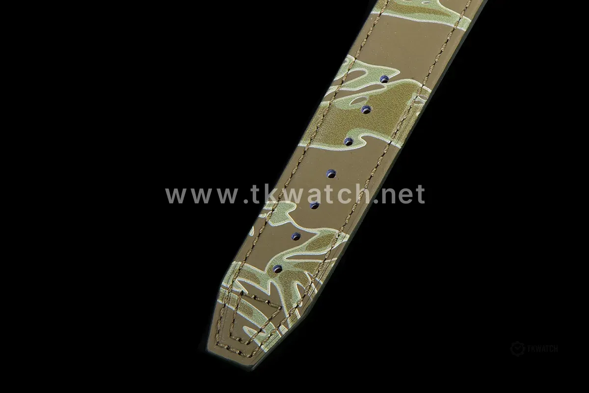 Big Pilot’s Watch 43 IW329802 Top Gun Edition Woodland on Camo Strap - Image 12
